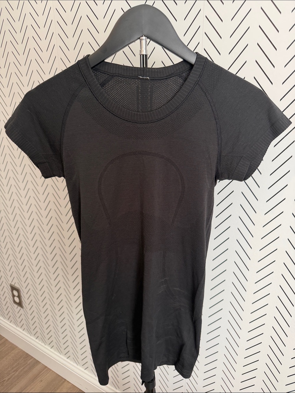 lululemon athletica Black Short Sleeve Seamless Tee